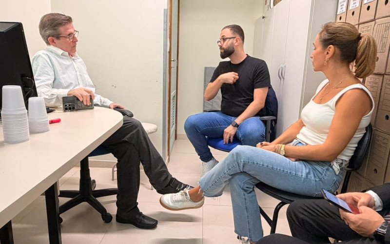O presidente do Simers, Marcelo Matias e a diretora do Simers Débora Espírito Santo reúnem-se com o Diretor Técnico da UPA , o médico Rodrigo Franco | abc+