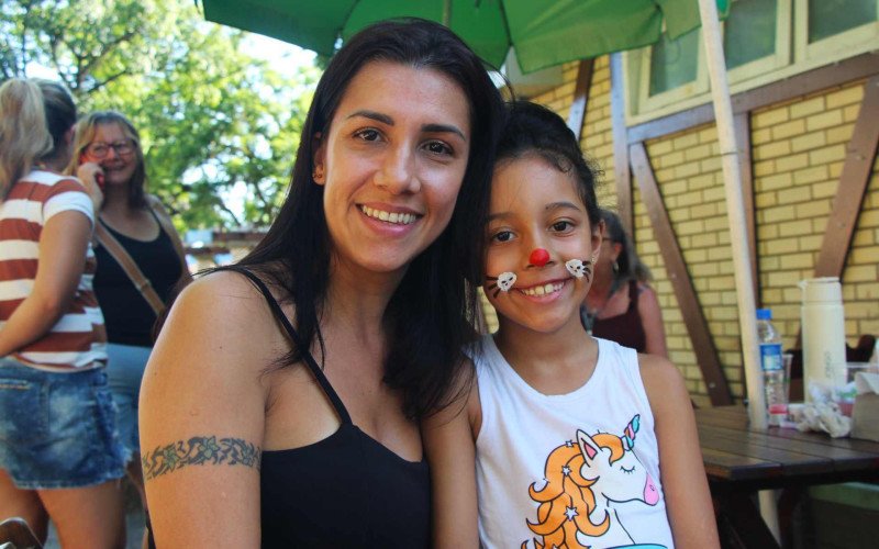 Joice e Helena aproveitaram o sábado de atividades em Estância Velha