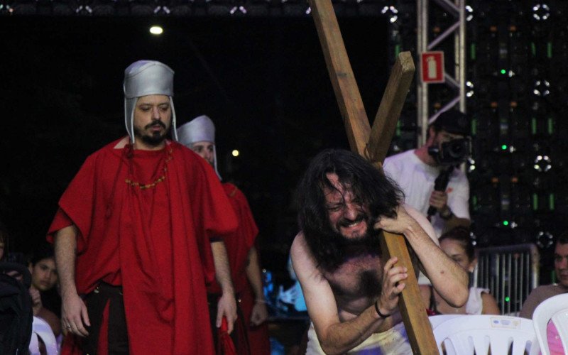Paixão de Cristo reúne público na Páscoa das Rosas em Sapiranga
