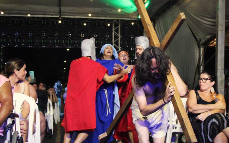 Paixão de Cristo reúne público na Páscoa das Rosas em Sapiranga
