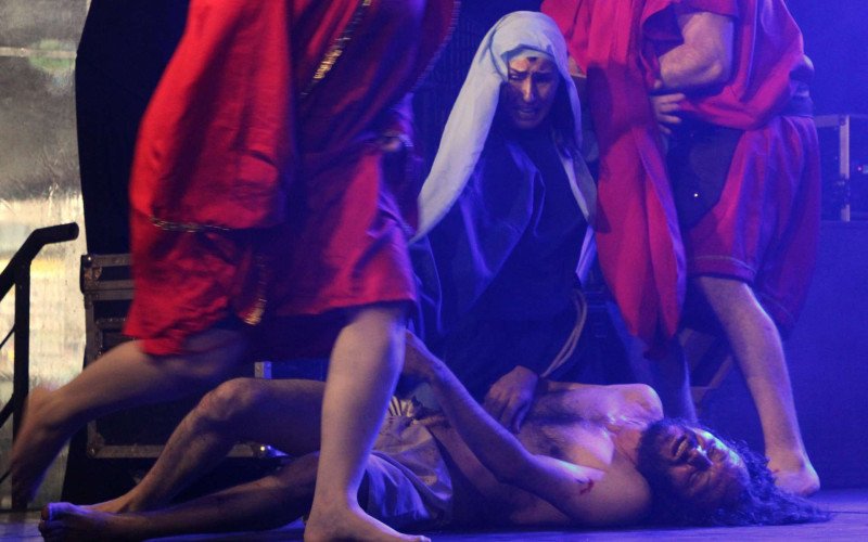 Paixão de Cristo reúne público na Páscoa das Rosas em Sapiranga
