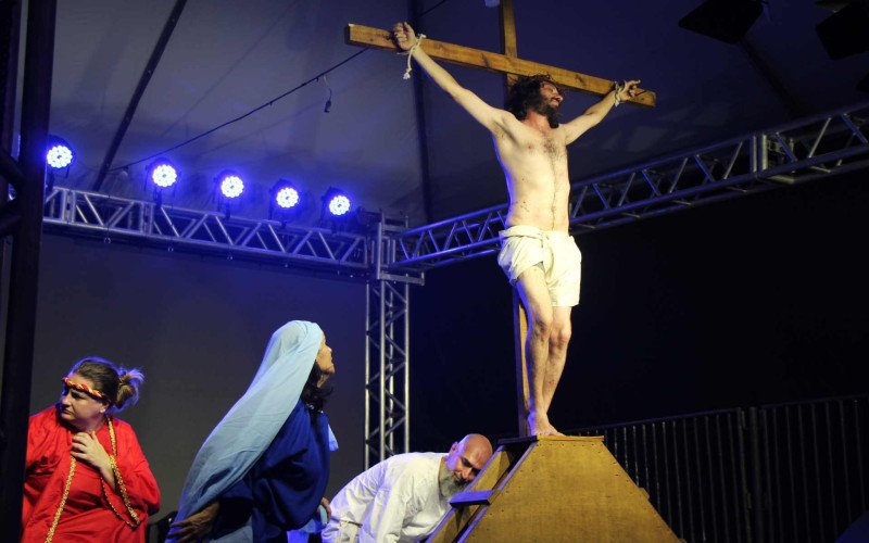 Jesus é crucificado em A Paixão de Cristo