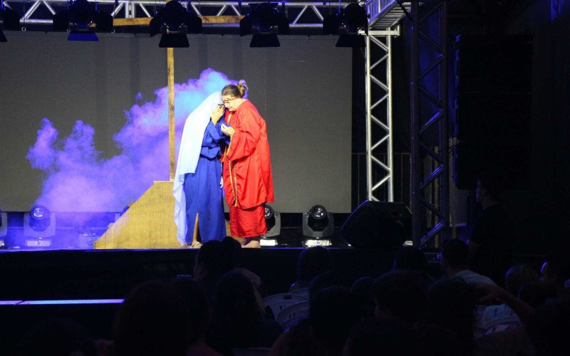 Encenação da Paixão de Cristo na Páscoa das Rosas, em Sapiranga