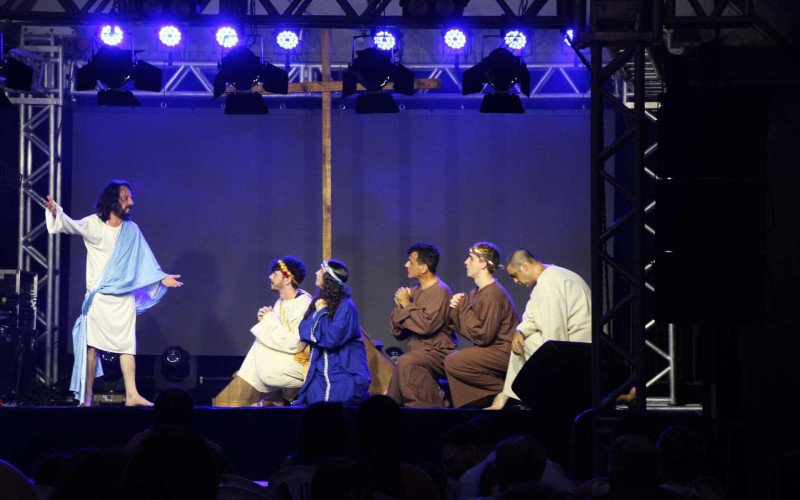 Paixão de Cristo reúne público na Páscoa das Rosas em Sapiranga
