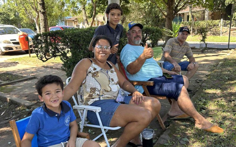 Carina da Silva Gomes, que já participou dos desfiles, nos últimos anos apenas assiste o evento com a família | abc+