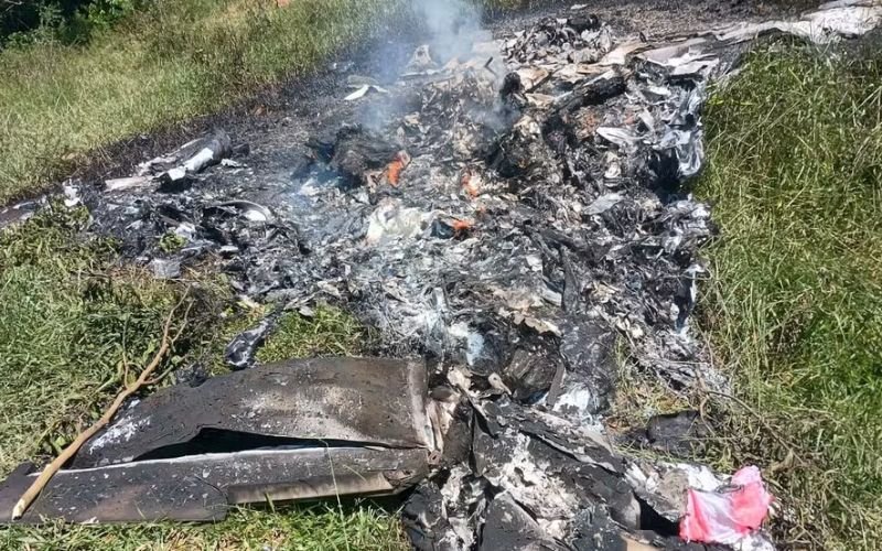 Dois morrem em queda de avião no Rio de Janeiro