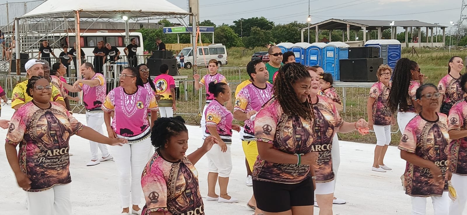 O bloco Princesas Africanas abriram o desfila de carnaval 2026 de Esteio
