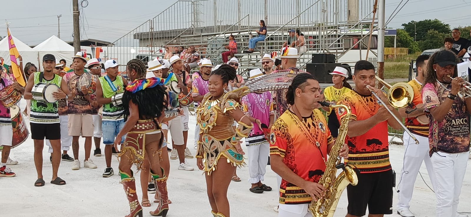 O bloco Princesas Africanas abriram o desfila de carnaval 2026 de Esteio