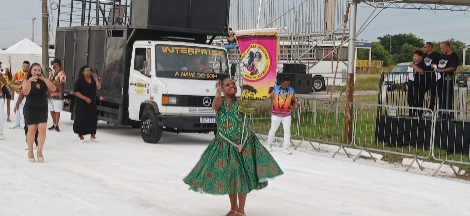 O bloco Princesas Africanas abriram o desfila de carnaval 2026 de Esteio