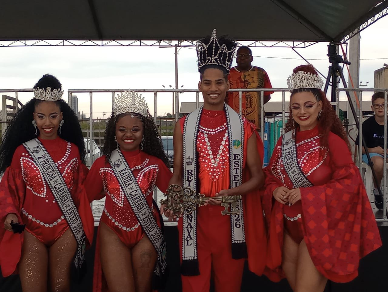 Acadêmicos de Esteio abriu o desfile das escolas de samba