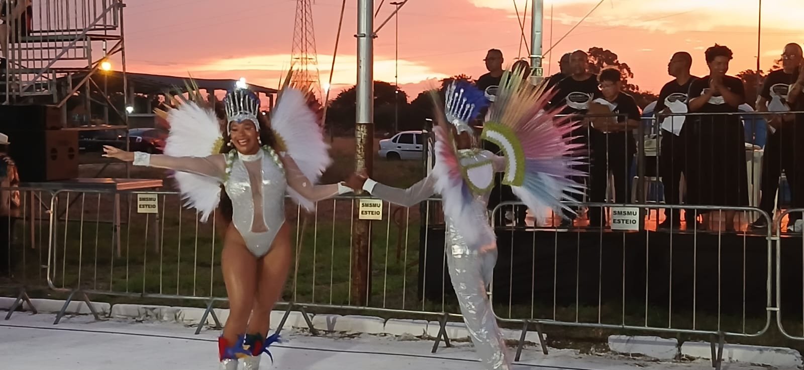 A escola de samba Acadêmicos de Esteio foi a primeira a desfilar no carnaval 2026 de Esteio 