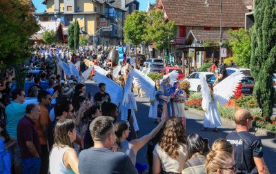 Mais de três mil pessoas acompanharam a Procissão de Ramos em Gramado