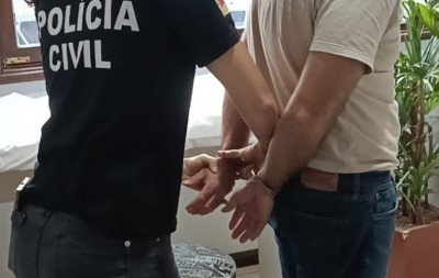 VÍDEO: Médico acusado de acariciar pacientes durante atendimentos é preso dentro do consultório em Taquara
