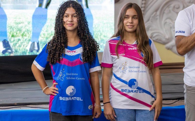 Atletas do Aimoré posaram com o novo uniforme | abc+