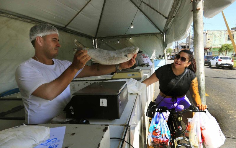 Luciane Silva garantiu seu peixe no primeiro dia de feira | abc+
