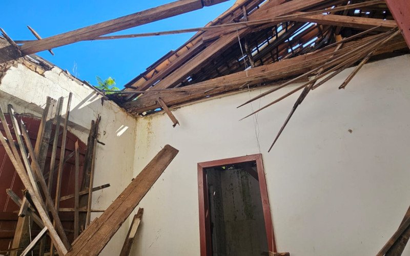 Ambientes estão com entulhos de estruturas que ruíram