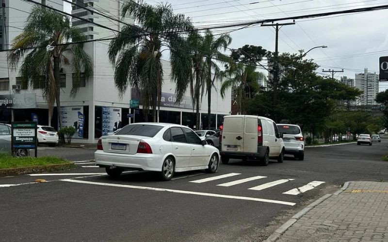 Rotatória que cruza a Avenida Frederico Linck com a Rua Benjamin Constant é a mais movimentada entre as três | abc+