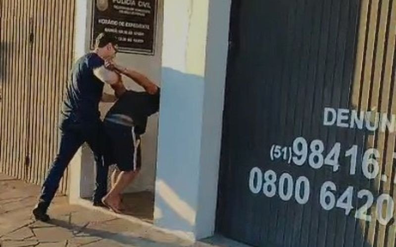 Homem que espancou ex-companheira e incendiou casa onde ela morava em Portão é preso em São Leopoldo
