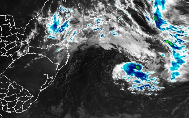 Na imagem de satélite, da madrugada desta terça-feira, ciclone se move de forma atípica | abc+