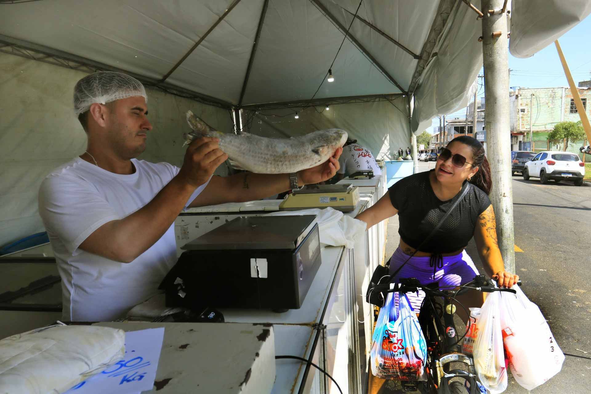 VÍDEO: Feira do Peixe em cinco bairros de Canoas oferece variedade e preços atrativos