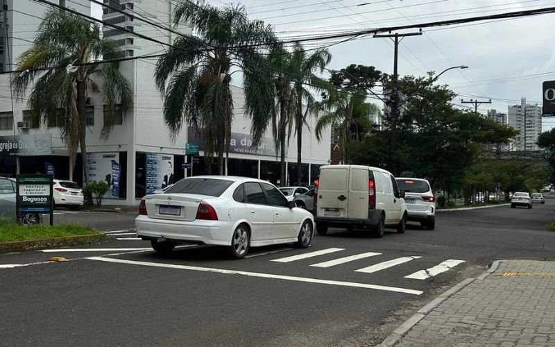 Rotatórias em avenida de Novo Hamburgo confundem motoristas e geram preocupação