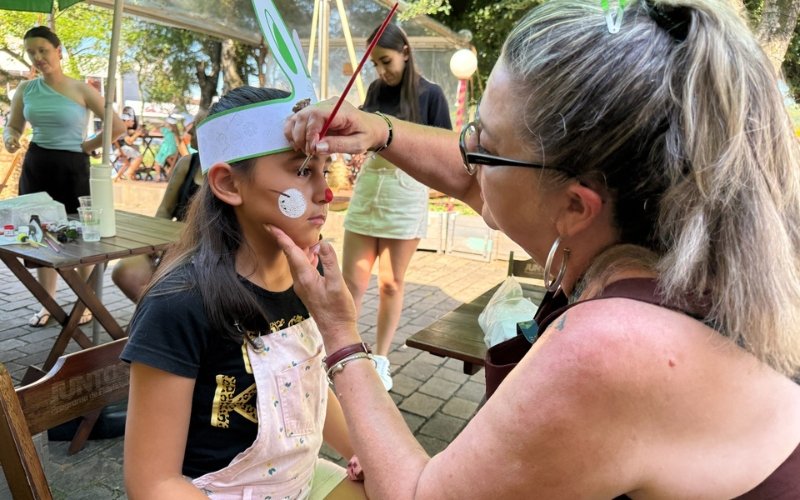 Pintura facial é uma das atividades mais procuradas pelas crianças | abc+