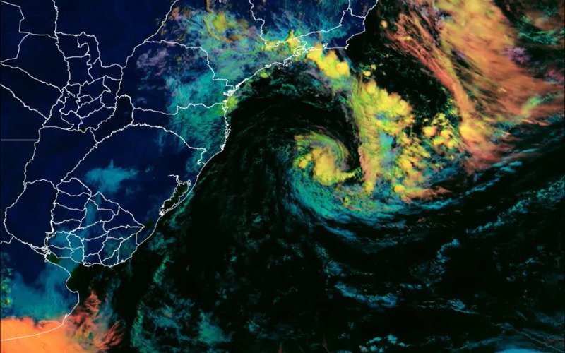 Ciclone atípico segue se movendo do mar para o continente no litoral | abc+
