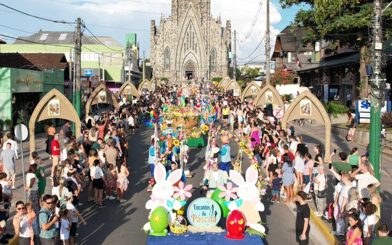 Desfile de Páscoa em Canela