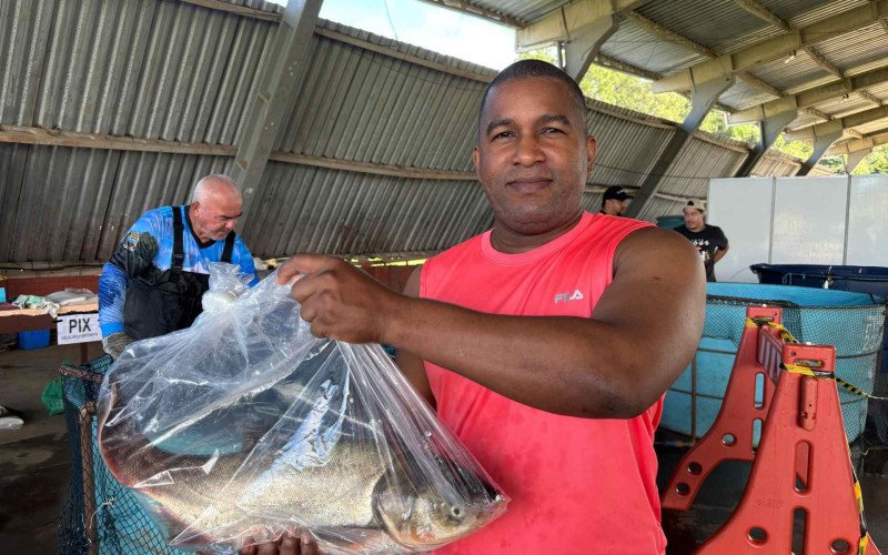 Daniel Moreno &eacute; venezuelano e mant&eacute;m no Brasil o costume de consumir peixe na Sexta-feira Santa