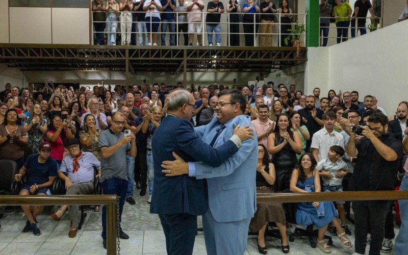 Nestor Bernardes assume o cargo de prefeito de Sapucaia do Sul
