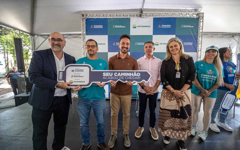 Cooperativas de reciclagem recebem novos caminhões em Canoas - Coopertec