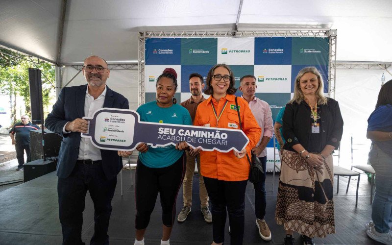 Cooperativas de reciclagem recebem novos caminhões em Canoas - Cooperativa Renascer