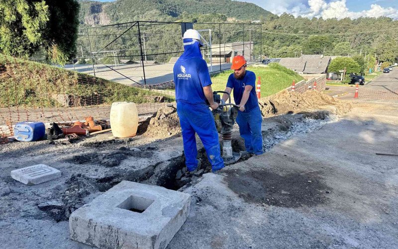 Obras de esgotamento sanitário da Corsan em Gramado