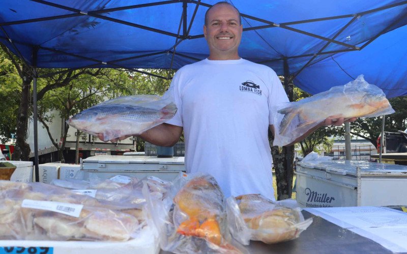 Flores participa há muitos anos da feira do peixe
