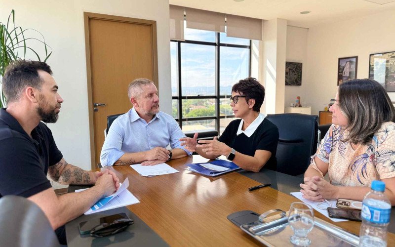 Em reunião com Cardoso, Heliomar e Iara foi firmado o convênio entre a Secretaria de Saúde e o Centenário