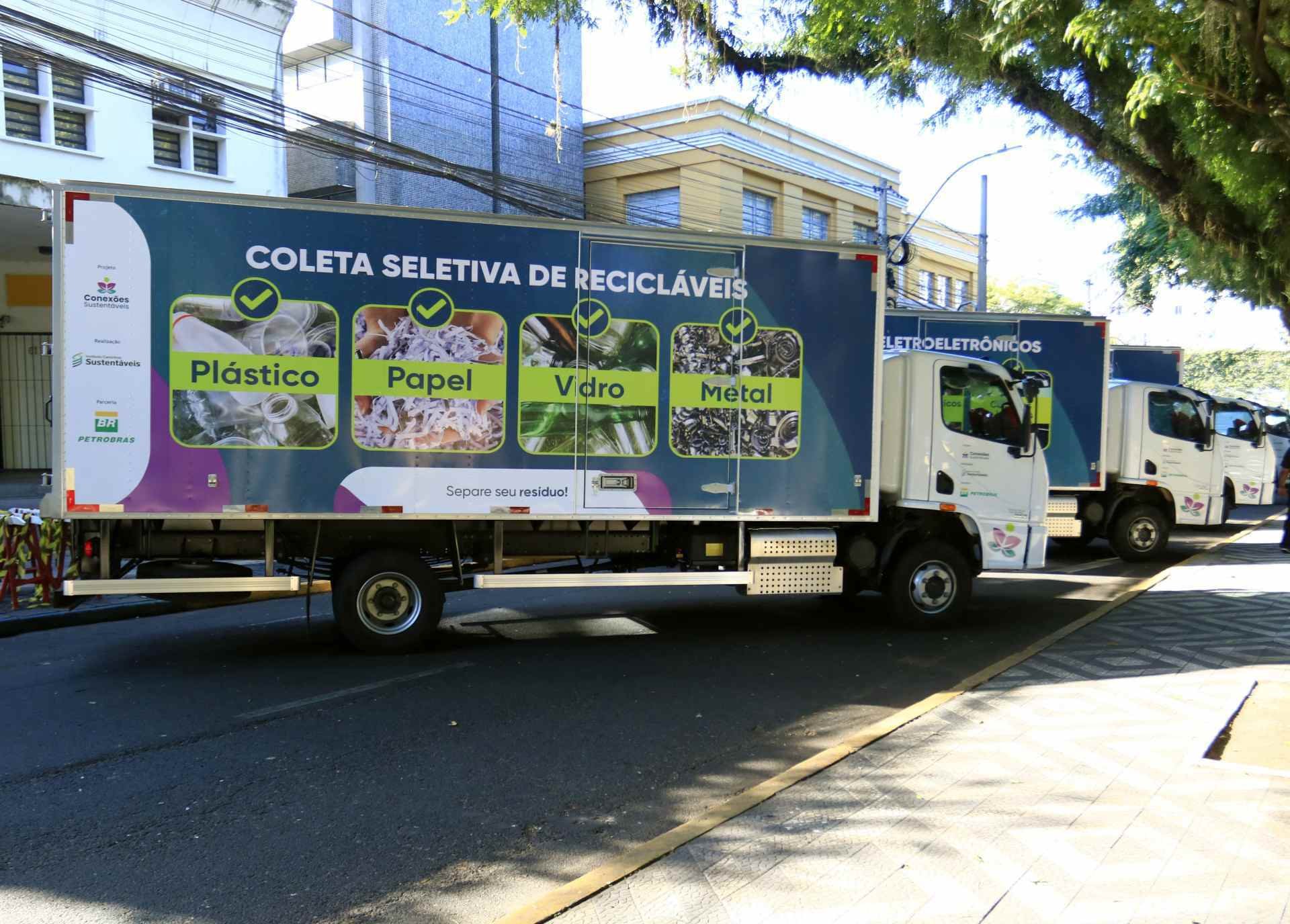 “Vai melhorar muito”: Cooperativas de reciclagem recebem caminhões novos em Canoas