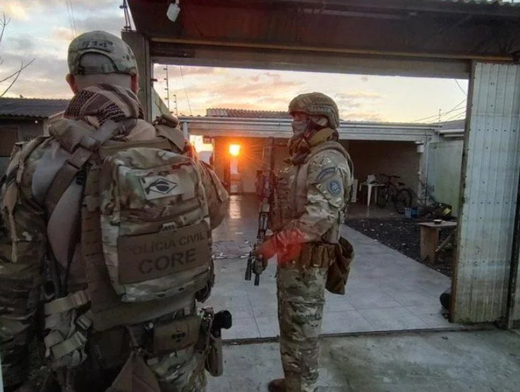 Tropa de Elite da Polícia Civil, agentes do Core atuaram na caçada organizada aos criminosos suspeitos do triplo assassinato, em Canoas | abc+