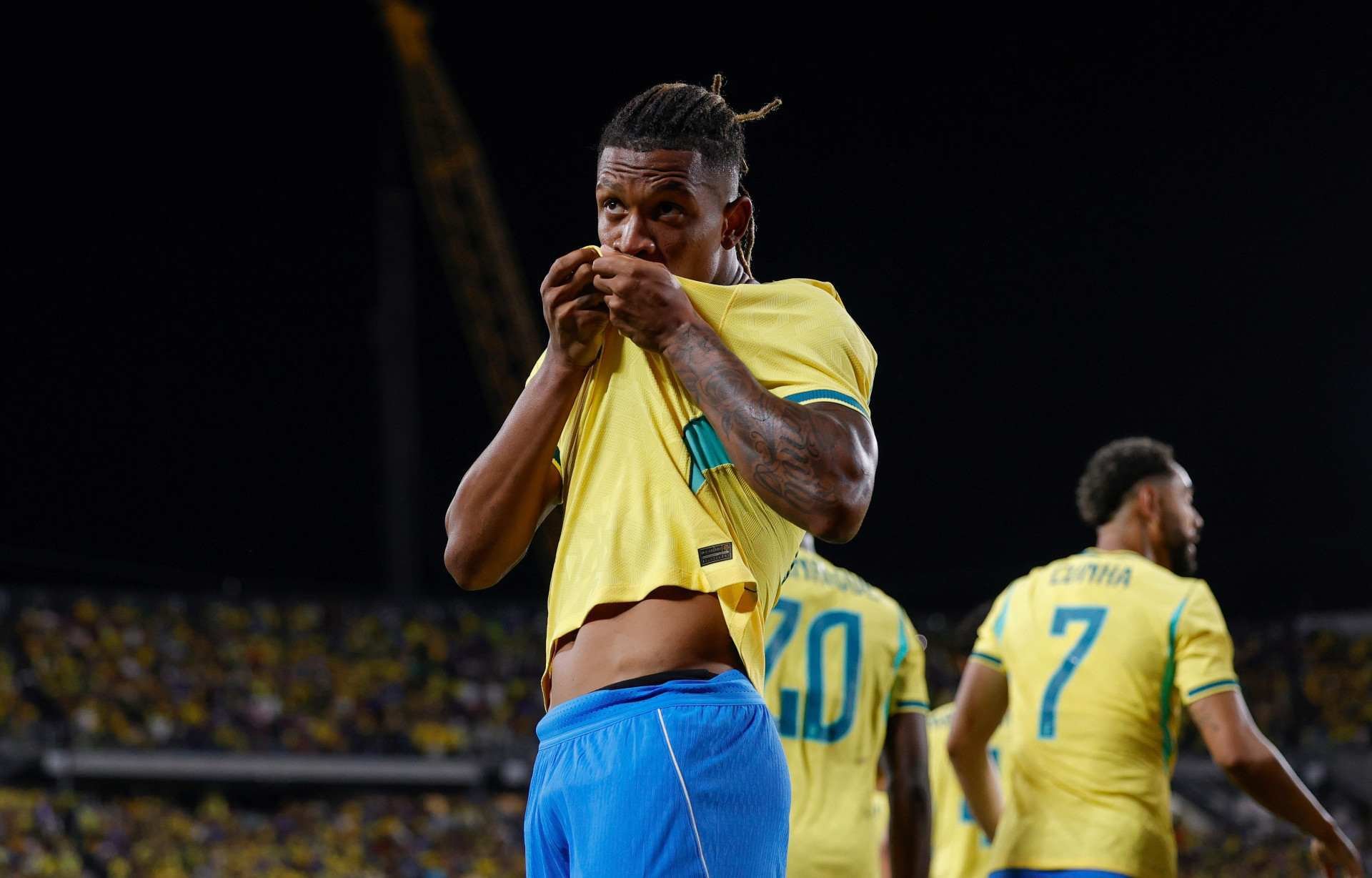 Tel&atilde;o, ambienta&ccedil;&atilde;o tem&aacute;tica e m&uacute;sica agitam transmiss&atilde;o do primeiro jogo da sele&ccedil;&atilde;o na Funfest Resenha; confira