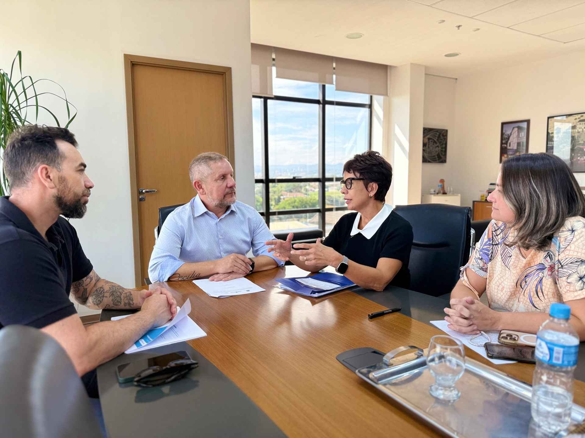 São Leopoldo firma convênio que pretende agilizar oferta de consultas e cirurgias no município