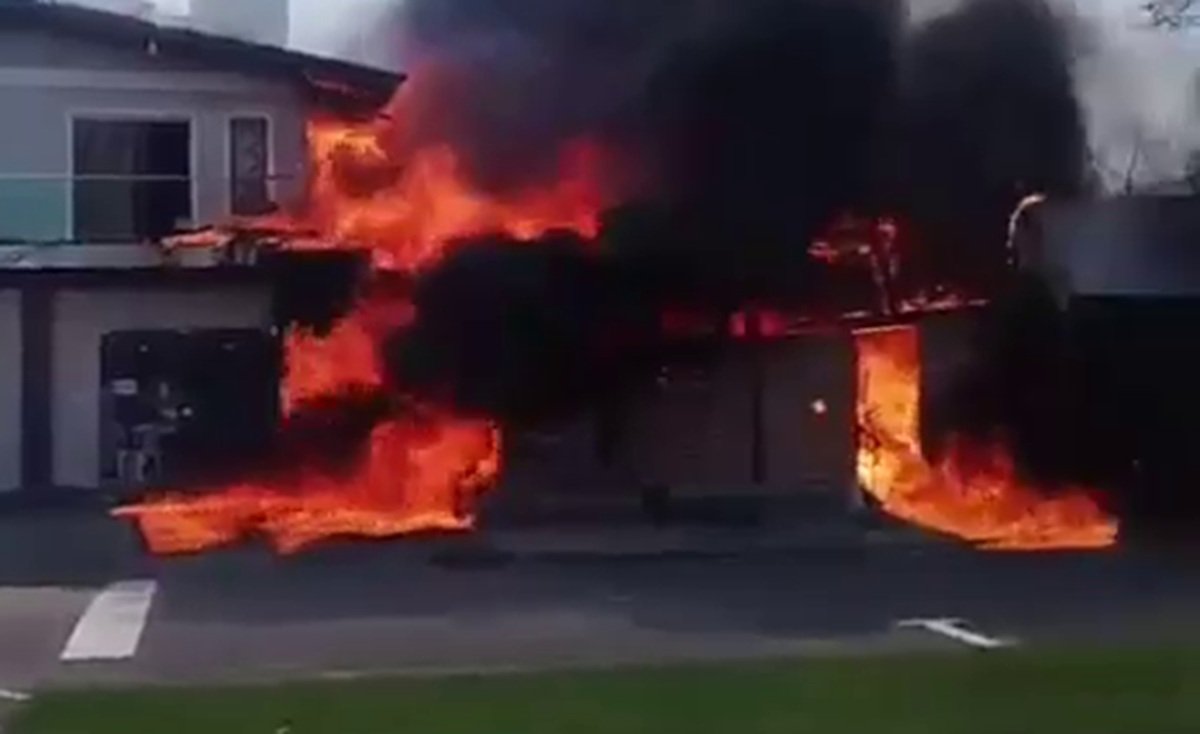 Bombeiros confirmam quatro mortes ap&oacute;s queda de avi&atilde;o em Cap&atilde;o da Canoa