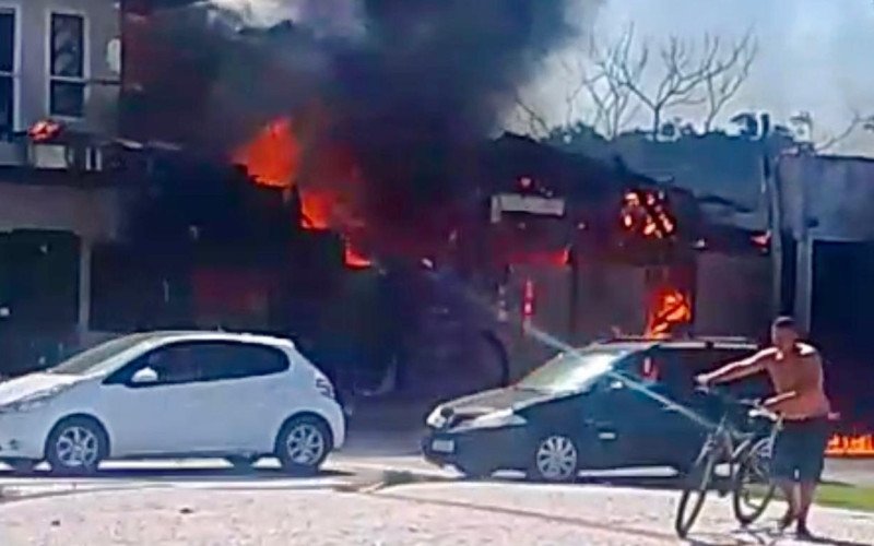 Avião monomotor caiu sobre restaurante fechado na sexta