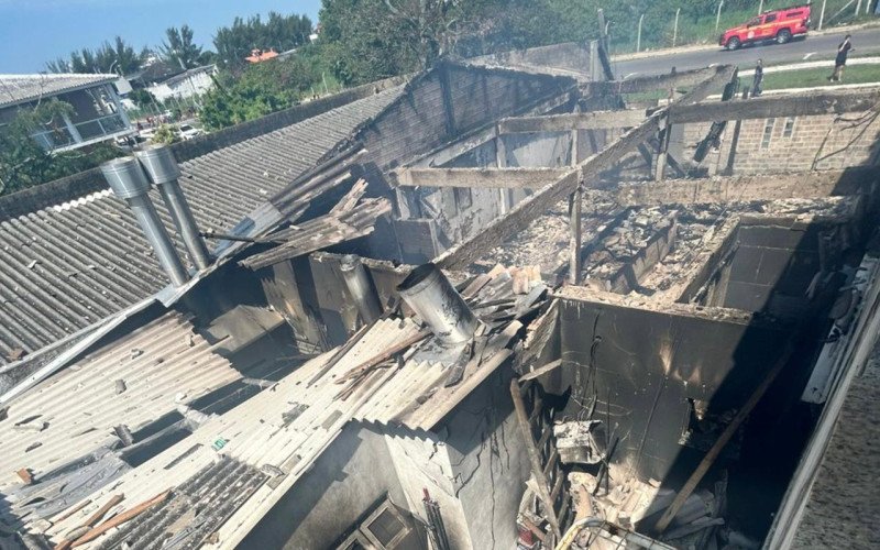 Avião e restaurante ficaram completamente destruídos em Capão da Canoa | abc+