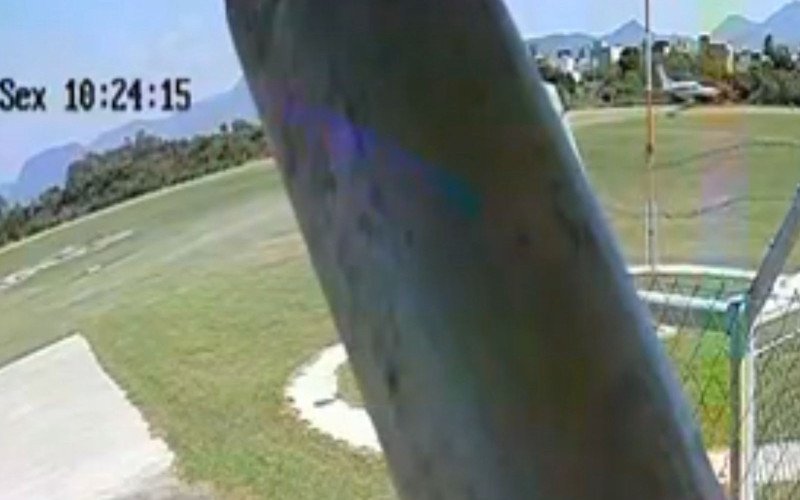 Imagem de câmera de segurança mostra que avião não foi até a cabeceira oposta para decolar | abc+