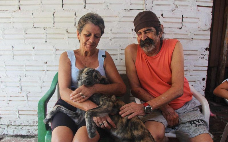 Nair e Laerte comemoram a volta de Pulgueria dois anos após a enchente