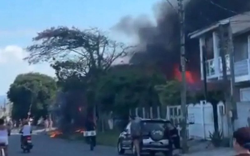 Queda de avião aconteceu na manhã desta sexta-feira (3) em Capão da Canoa | abc+