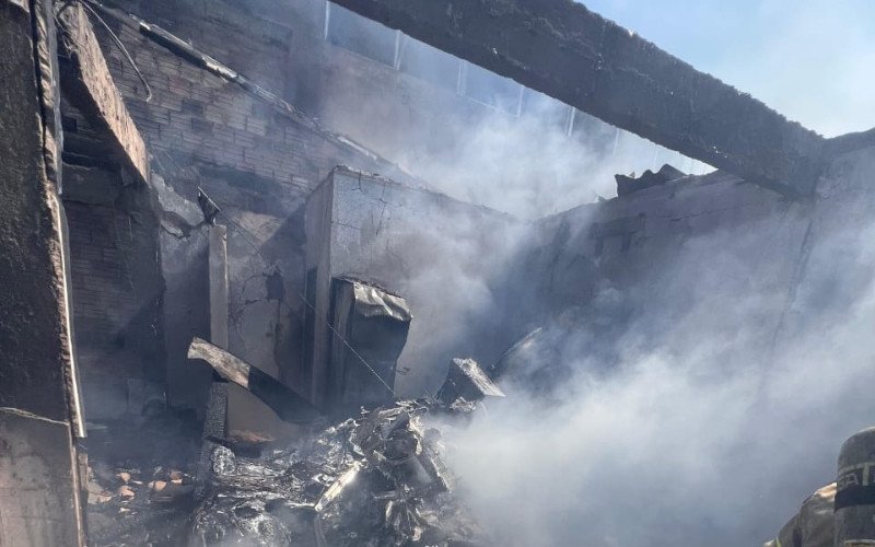 Como ficou local onde avião caiu em Capão da Canoa após incêndio, nesta sexta-feira (3) | abc+