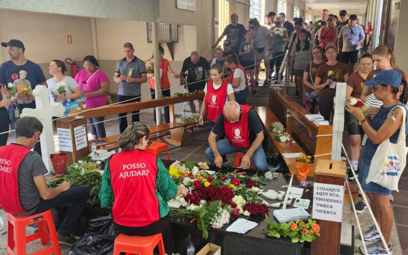 Visitação ao Santuário Sagrado Coração de Jesus, onde está o túmulo de Padre Reus, na Sexta-feira Santa (3) 