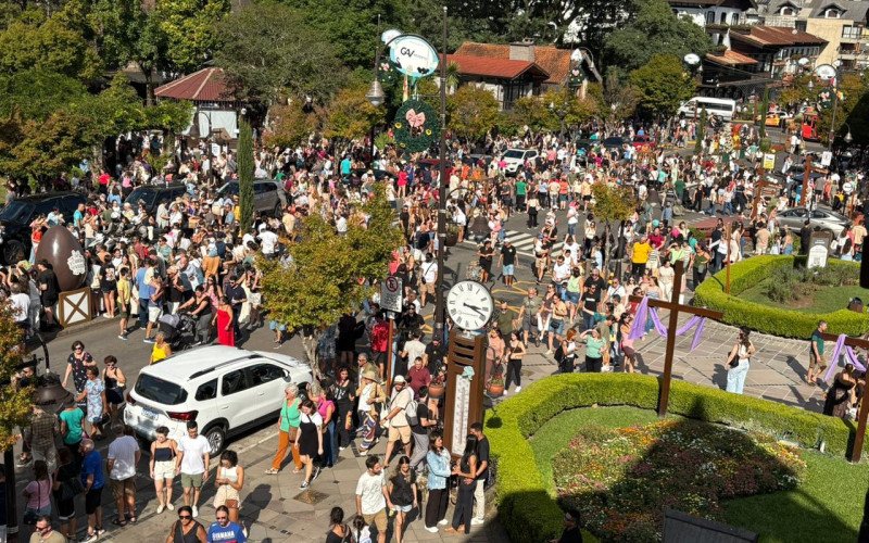 Sábado de Páscoa tem grande movimentação o Centro de Gramado