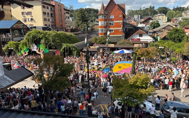 Sábado de Páscoa tem grande movimentação o Centro de Gramado