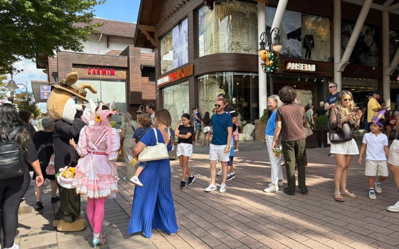 Sábado de Páscoa tem grande movimentação o Centro de Gramado